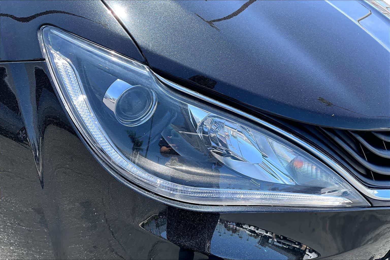 Used 2018 Chrysler Pacifica Limited w/ Advanced Safetytec Group FWD image 27