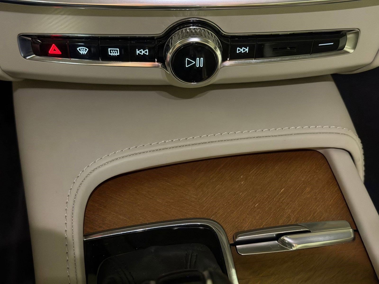 Used 2017 Volvo S90 T6 Inscription w/ Vision Package image 18