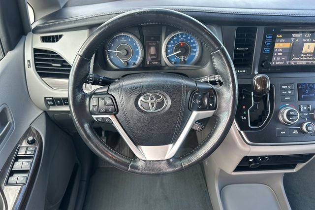 Used 2017 Toyota Sienna XLE w/ XLE Navigation Package FWD image 15