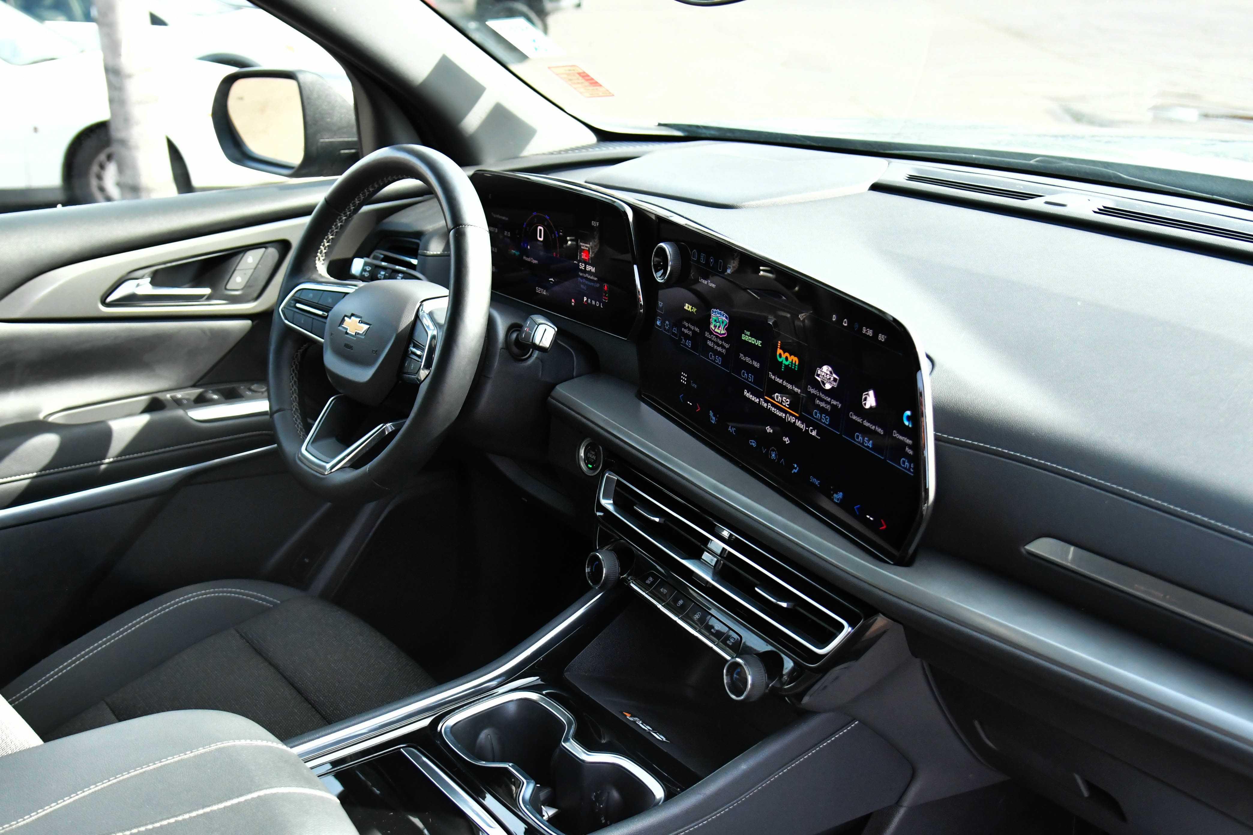 Used 2024 Chevrolet Traverse LT image 55