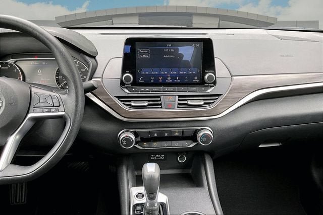 Used 2025 Nissan Altima 2.5 SV AWD/4WD image 6