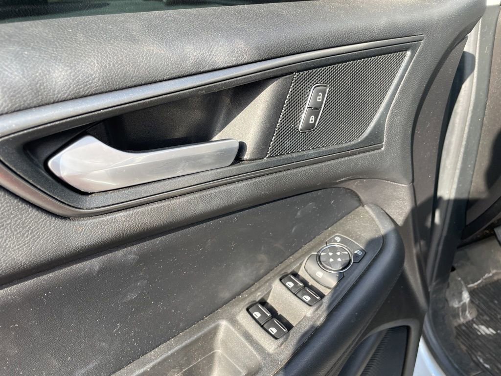 Used 2021 Ford Edge SE image 17