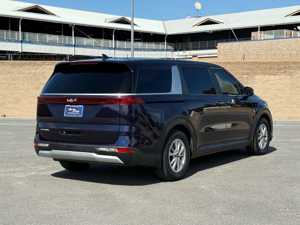 Used 2023 Kia Carnival LX image 4