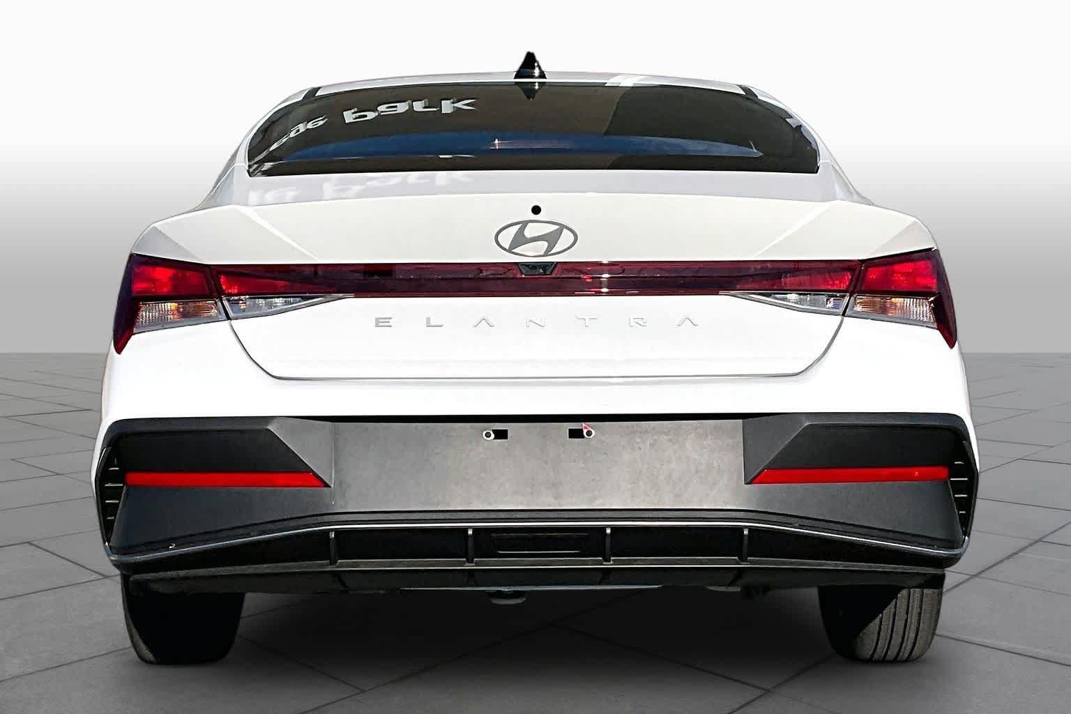 New 2026 Hyundai Elantra SE FWD image 4