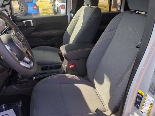 Used 2024 Jeep Wrangler Sahara w/ Safety Group image 17