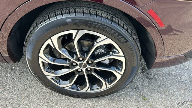 Used 2025 Lincoln Nautilus Reserve image 6