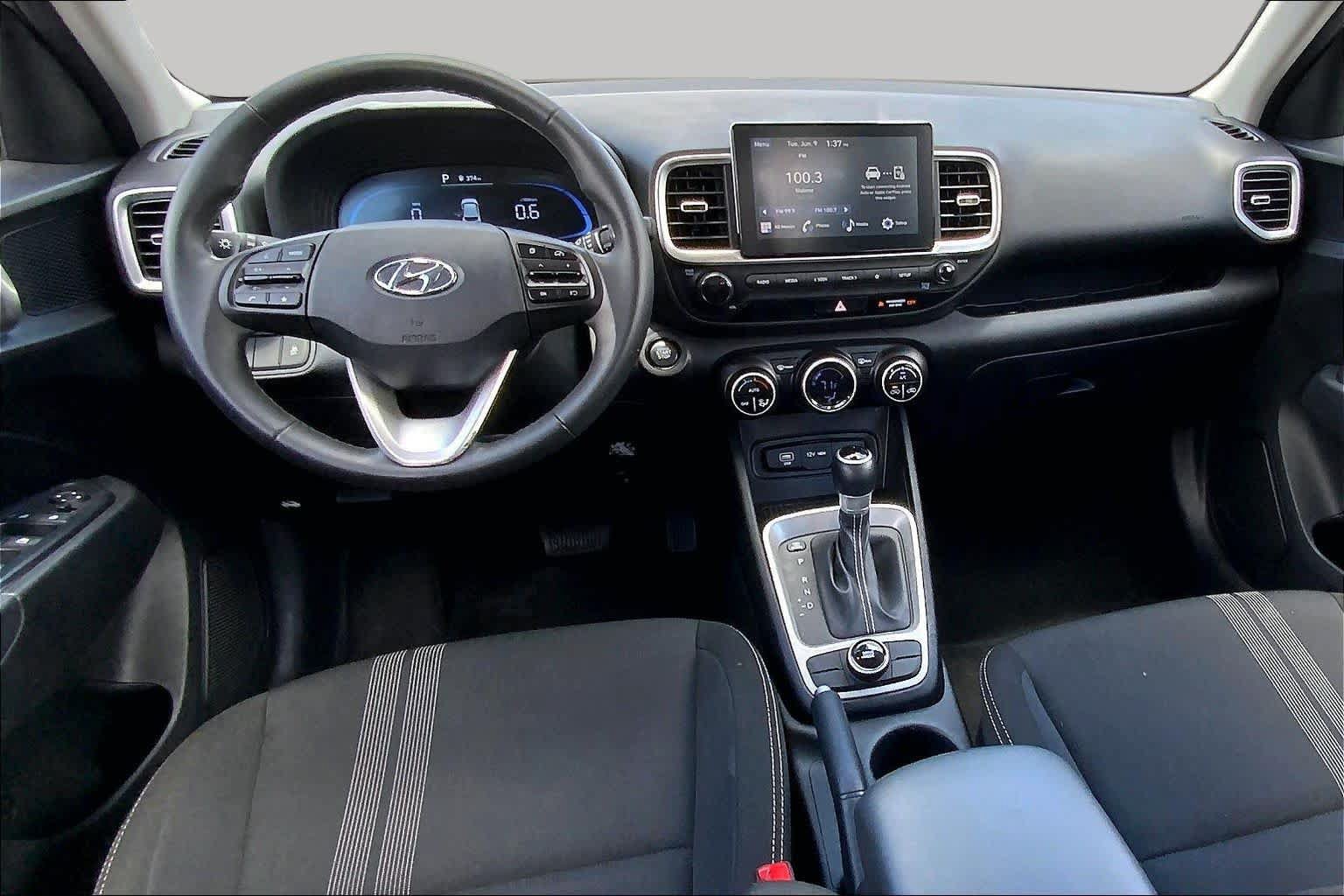 Used 2025 Hyundai Venue SEL FWD image 16