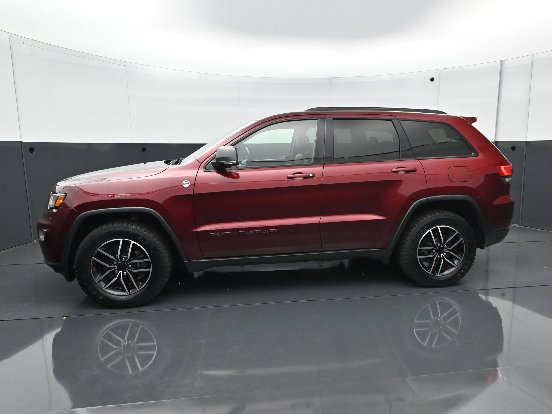 Used 2021 Jeep Grand Cherokee Trailhawk w/ Trailhawk Luxury Group AWD/4WD image 3