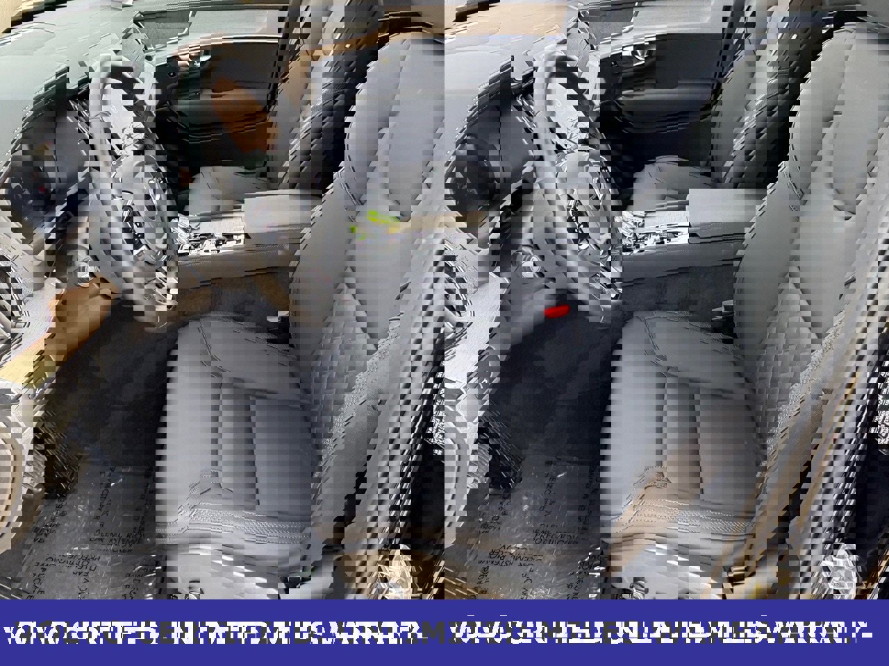 Certified 2025 Volvo XC90 B6 Plus image 31