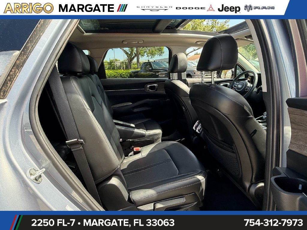 Used 2021 Kia Sorento EX w/ Panoramic Sunroof Package FWD image 17