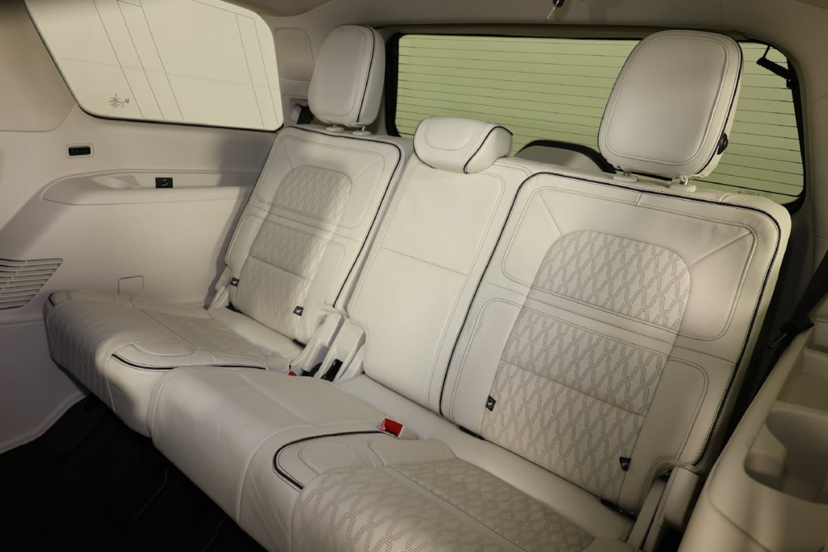 Used 2024 Lincoln Navigator Black Label AWD/4WD image 12