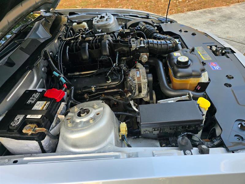 Used 2010 Ford Mustang Convertible image 27