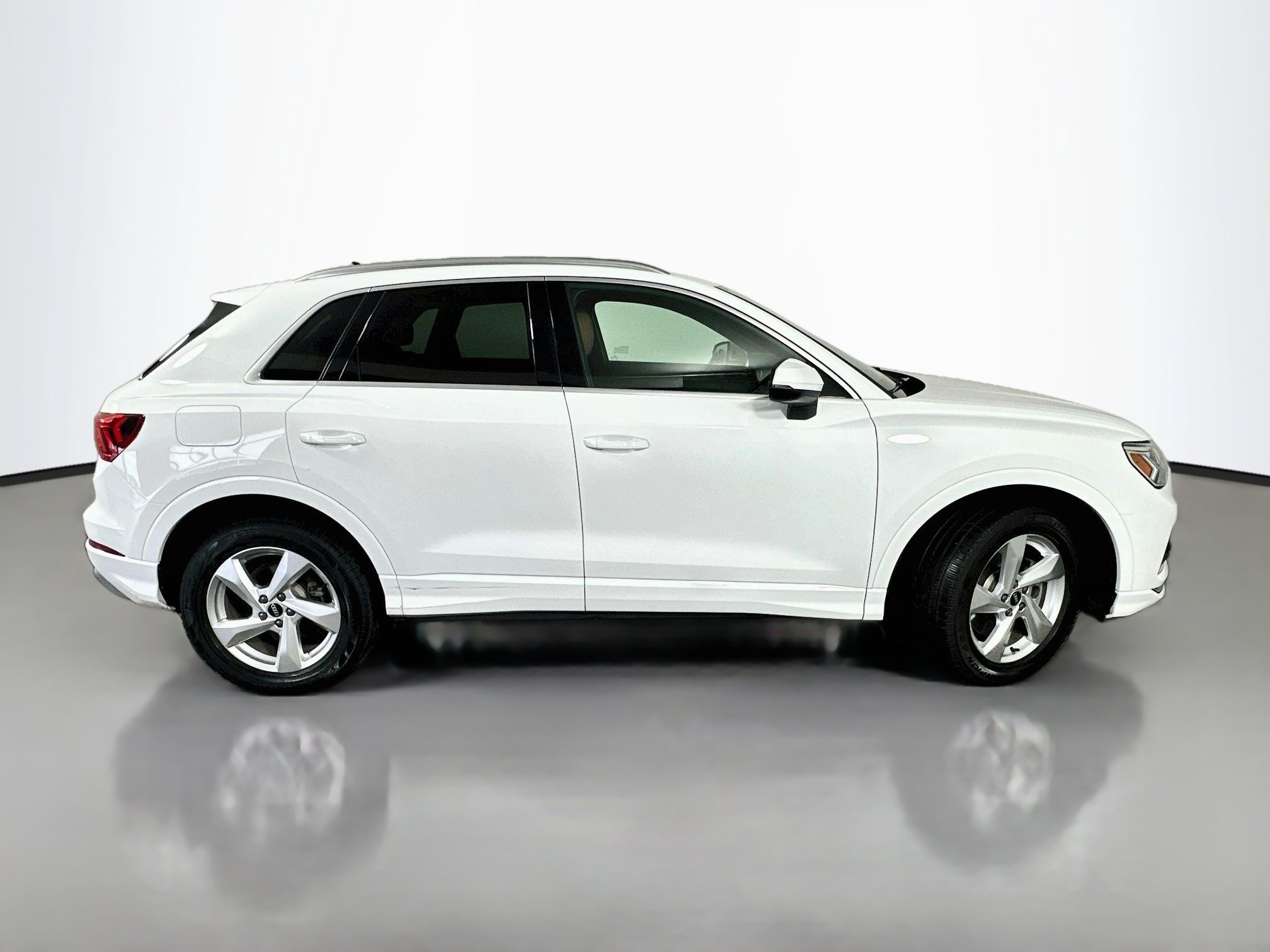 Used 2021 Audi Q3 2.0T Premium Plus w/ Premium Plus Package AWD/4WD image 8