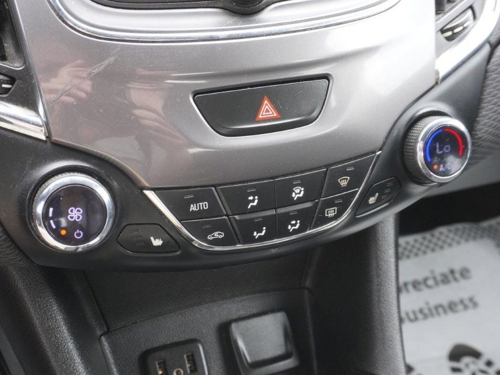 Used 2019 Chevrolet Cruze LT w/ Convenience Package image 16