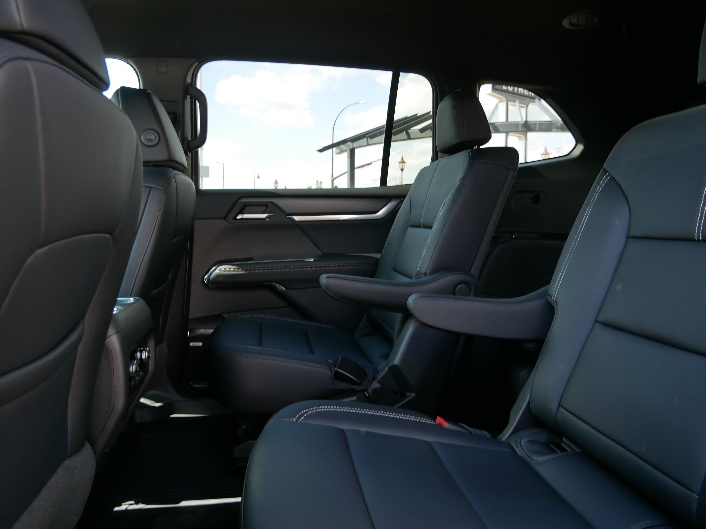 New 2026 GMC Acadia Elevation w/ Elevation Premium Package AWD/4WD image 5