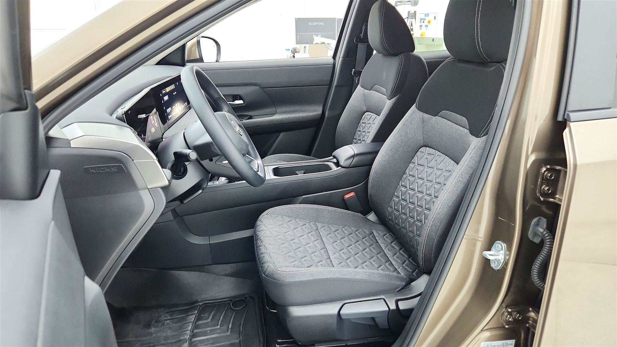 Used 2025 Nissan Kicks SV w/ Charging Package FWD image 10