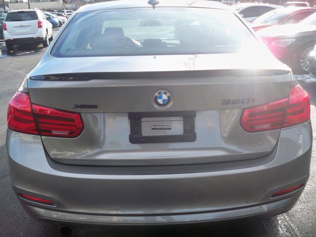 Used 2016 BMW 320i xDrive Sedan image 4