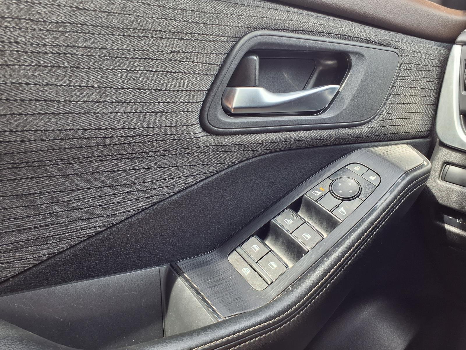 Used 2023 Nissan Rogue SV AWD/4WD image 18