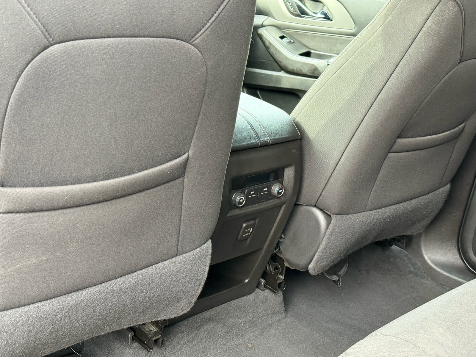 Used 2023 Chevrolet Traverse LT image 28