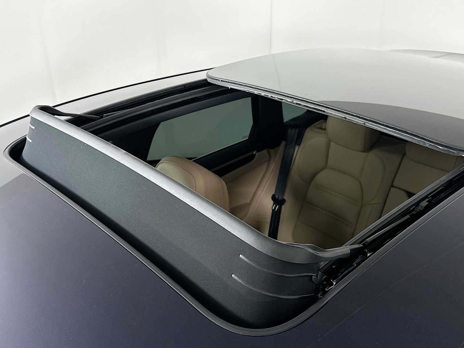 Certified 2023 Porsche Macan S AWD/4WD image 22