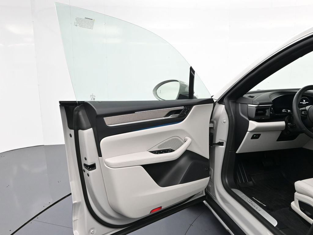 New 2026 Porsche Macan Electric RWD image 16