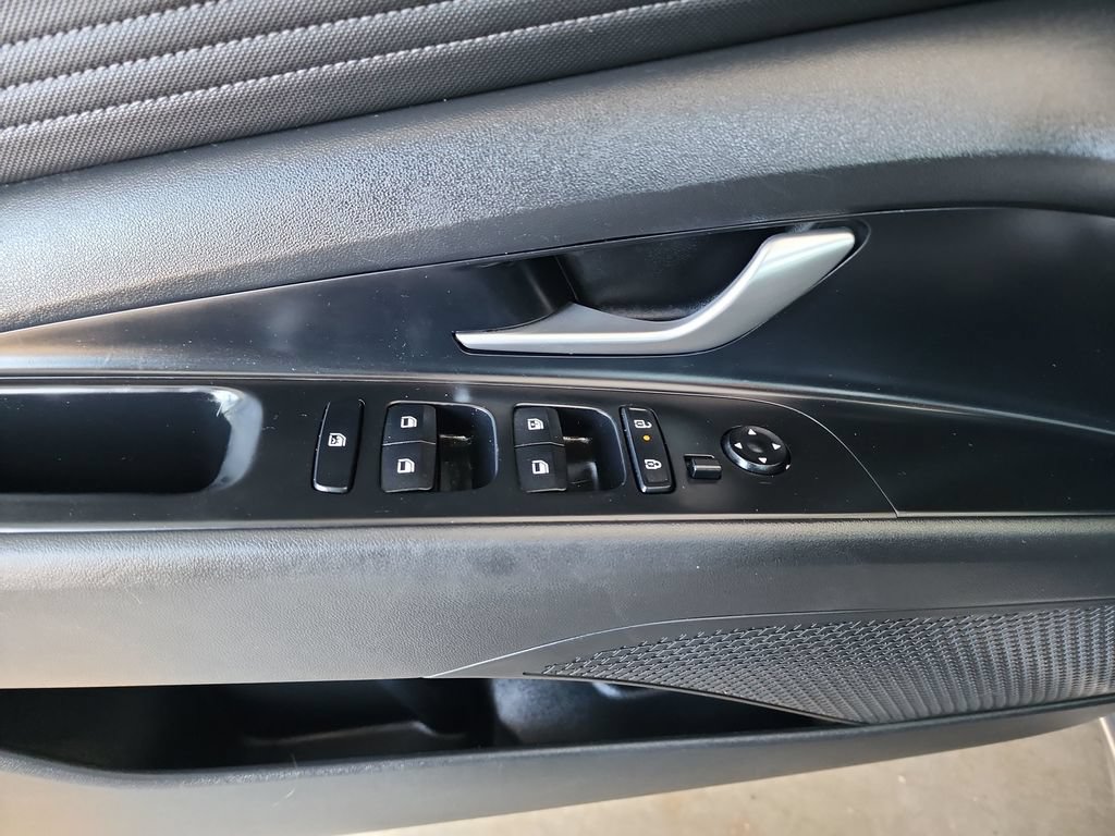 Used 2024 Hyundai Elantra Limited FWD image 13