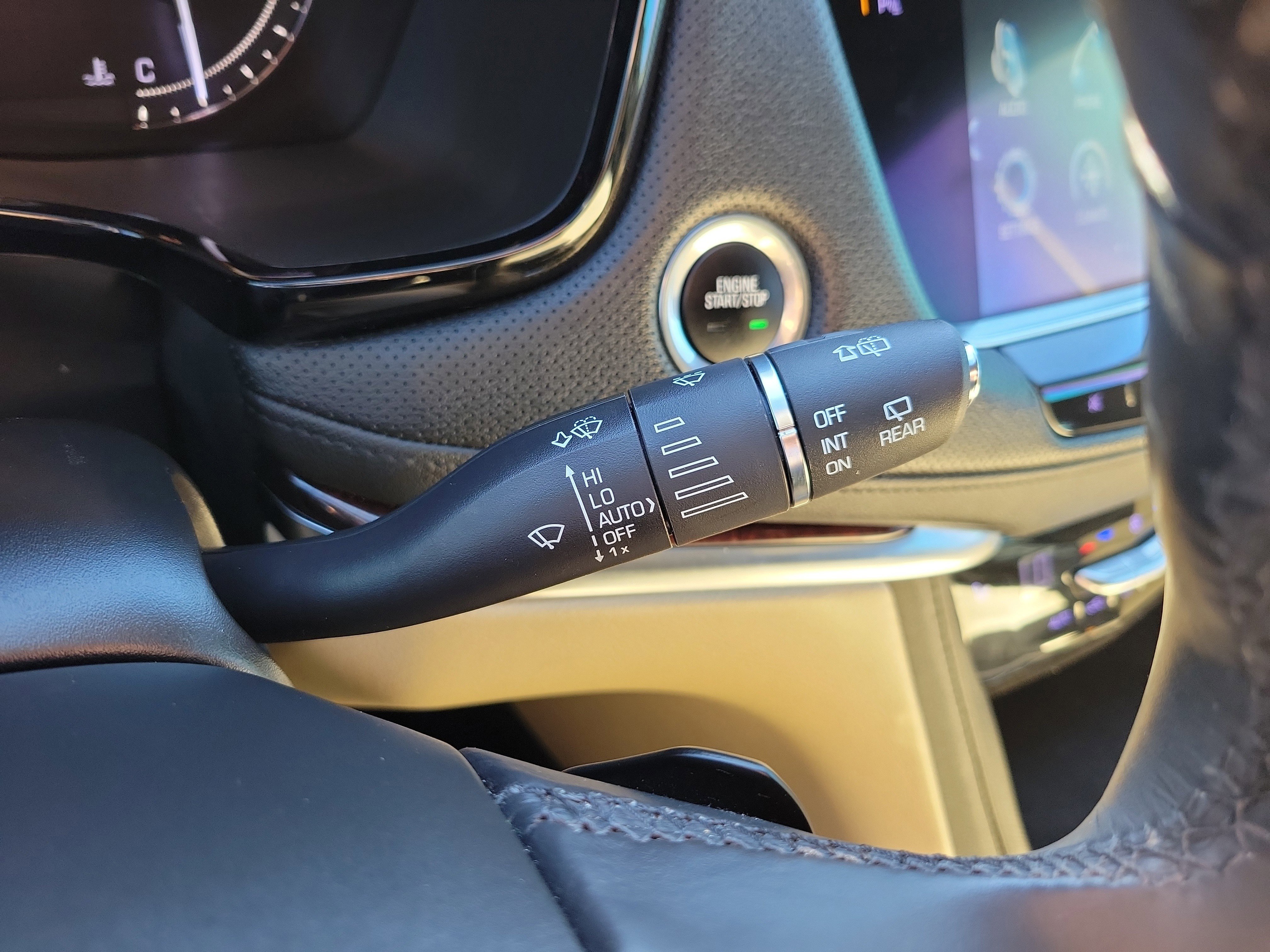 Used 2018 Cadillac XT5 Luxury w/ Driver Awareness Package FWD image 33