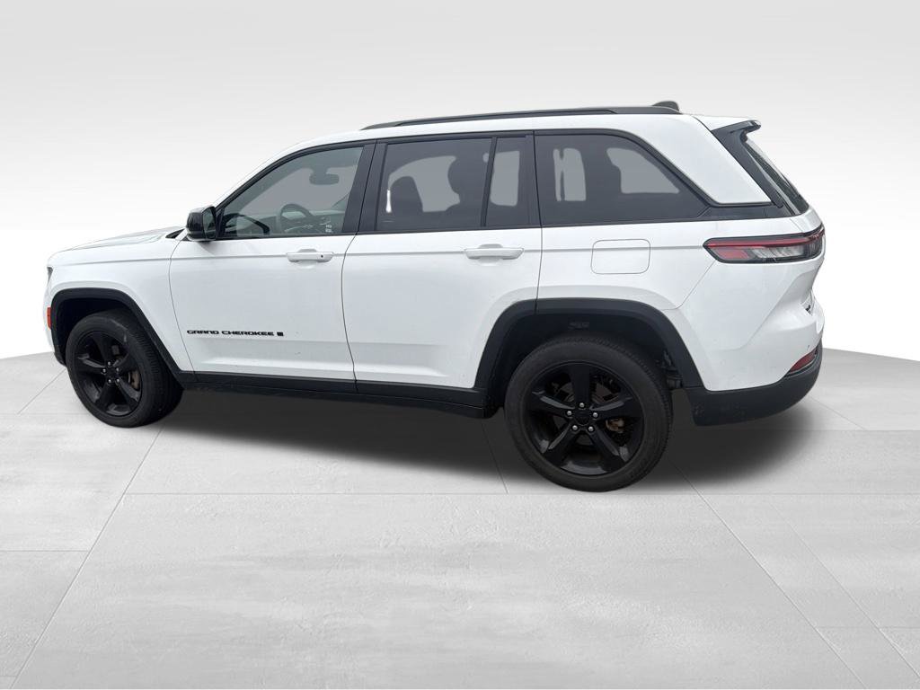 Used 2024 Jeep Grand Cherokee Altitude AWD/4WD image 10