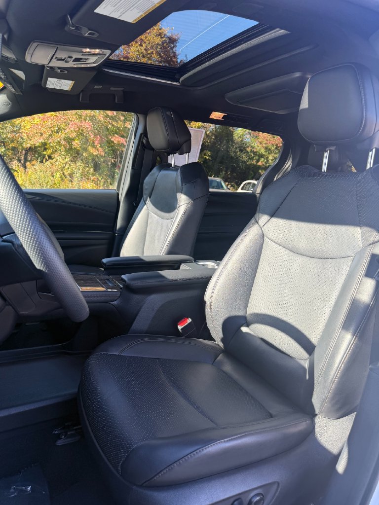 Used 2025 Toyota Sienna Platinum AWD/4WD image 27