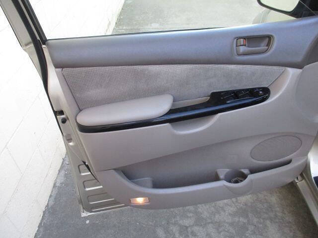 Used 2005 Toyota Sienna LE FWD image 17
