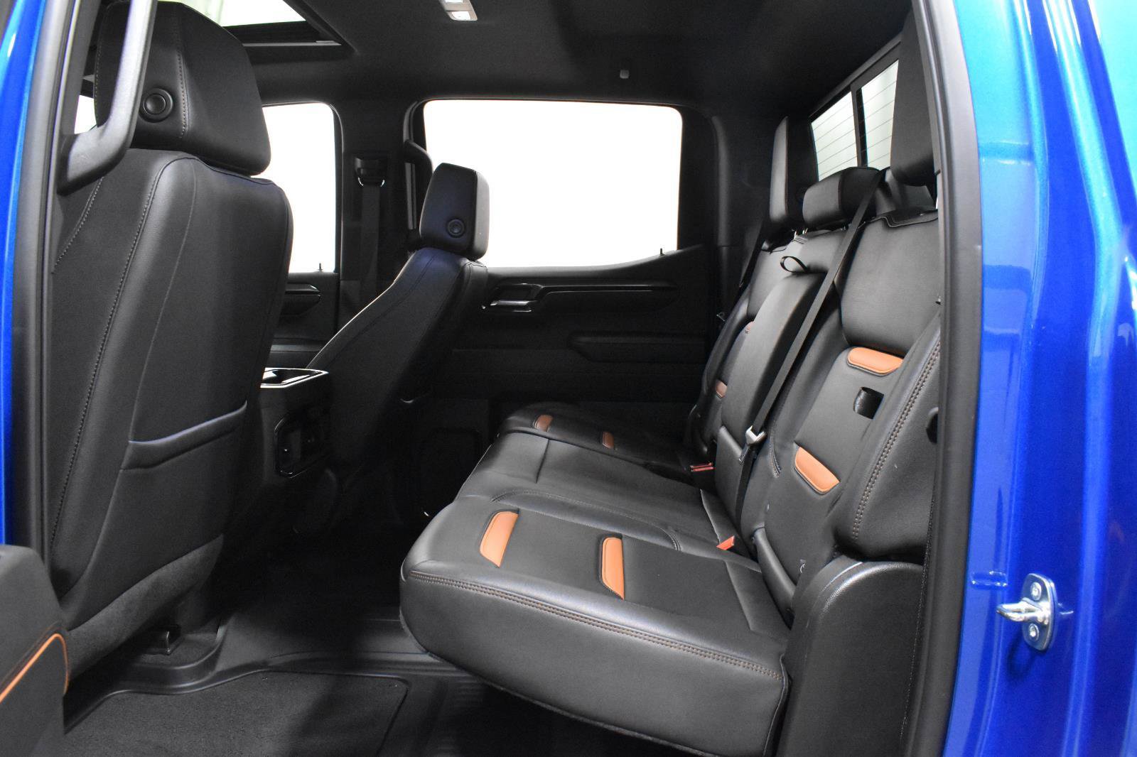 Used 2023 GMC Sierra 1500 AT4 w/ Technology Package AWD/4WD image 9