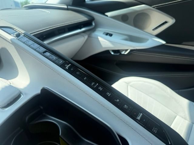 Used 2025 Chevrolet Corvette Stingray Premium Conv w/ Z51 Performance Package RWD image 34