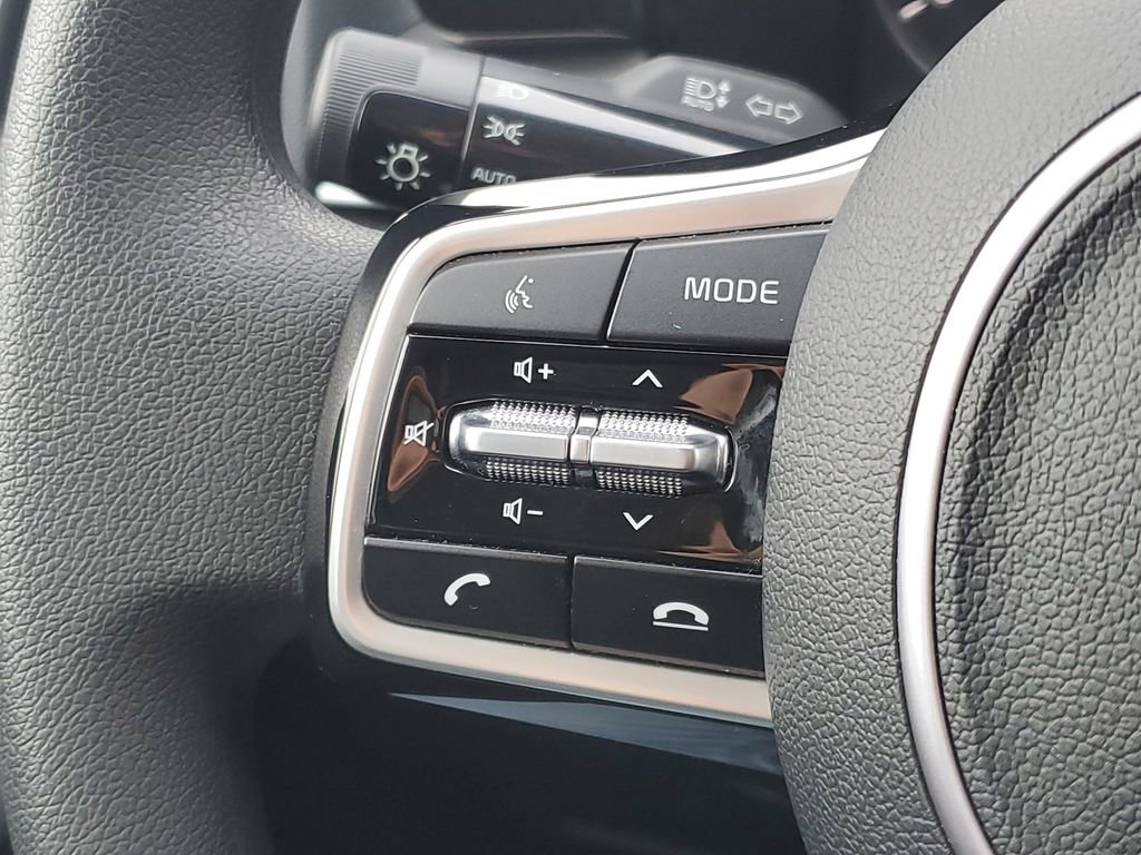 Used 2023 Kia Sorento LX image 13