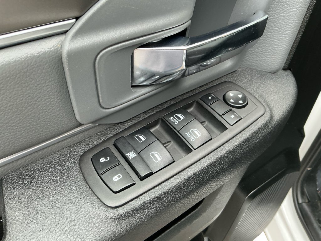 Used 2024 RAM 1500 Classic SLT AWD/4WD image 16