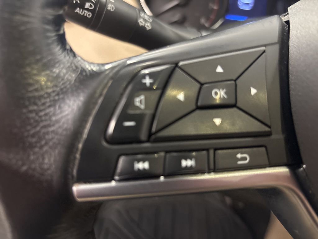 Used 2019 Nissan Rogue SV w/ Premium Package image 21