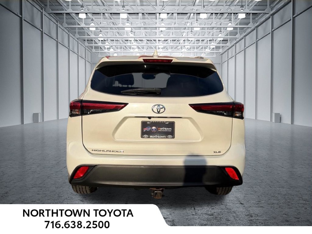 Used 2021 Toyota Highlander XLE FWD image 7