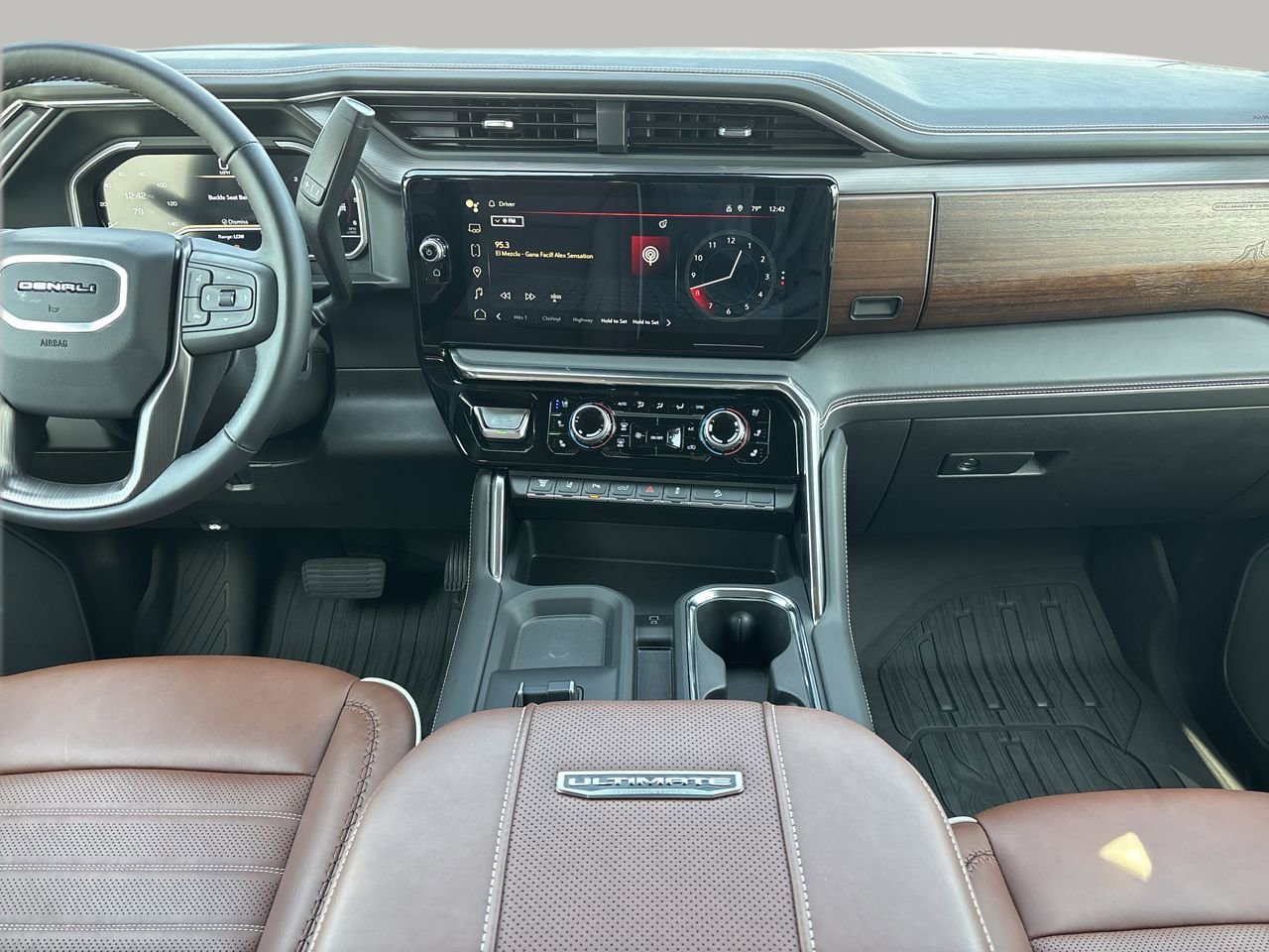 Used 2025 GMC Sierra 2500 Denali Ultimate image 15