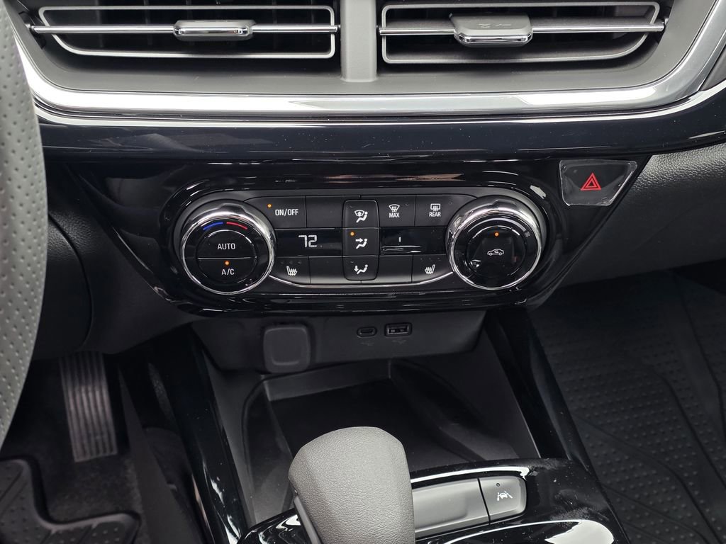 New 2026 Chevrolet Trax RS w/ Sunroof Package FWD image 15