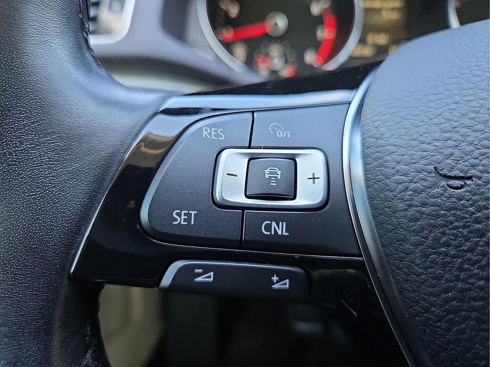 Used 2017 Volkswagen Passat 1.8T SEL Premium image 19