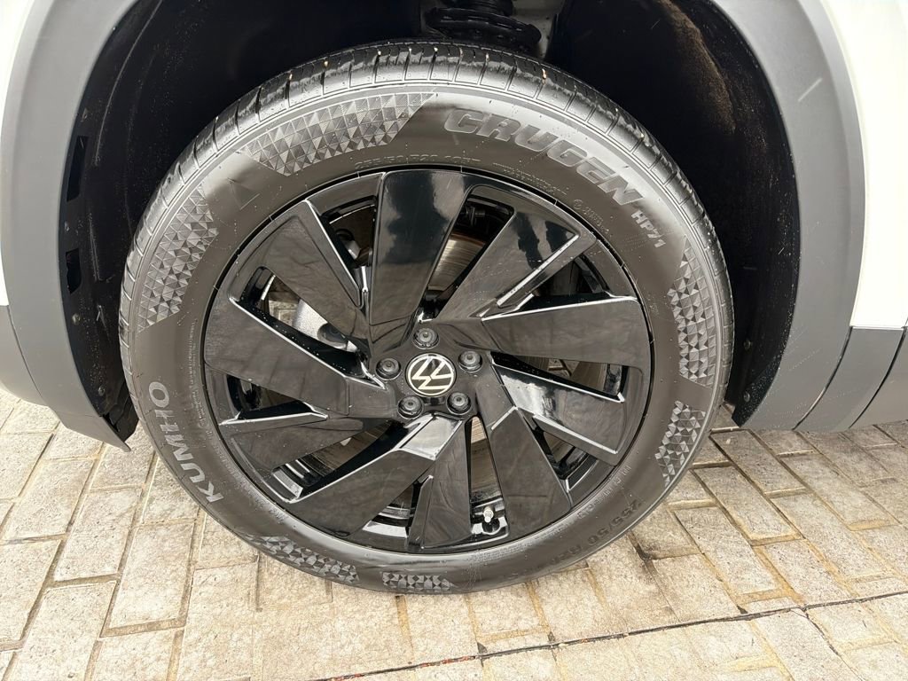 Used 2025 Volkswagen Atlas Cross Sport SE image 26