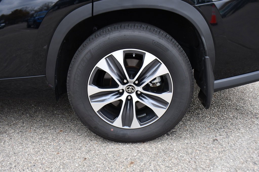 Used 2023 Toyota Highlander XLE image 22