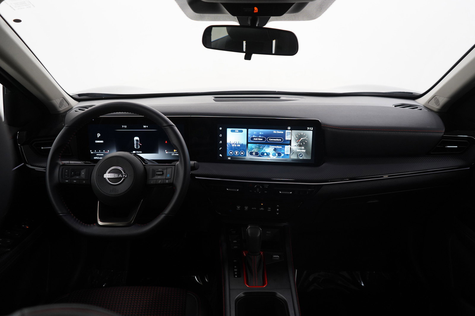 Used 2025 Nissan Kicks SR w/ Illumination Package image 13