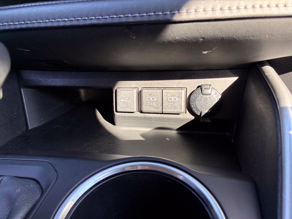 Used 2021 Toyota Highlander XLE AWD/4WD image 35