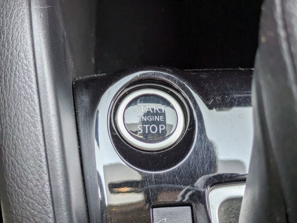 Used 2020 Nissan Versa S FWD image 27