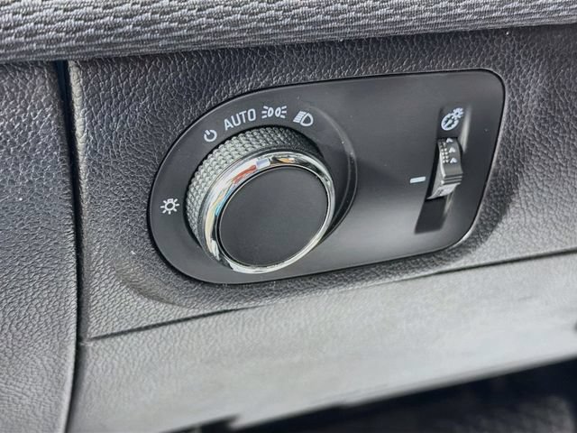 Used 2019 Chevrolet Cruze LT FWD image 10