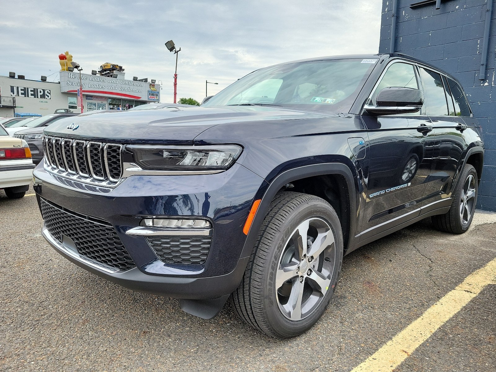 New 2023 Jeep Grand Cherokee 4WD 4xe image 3