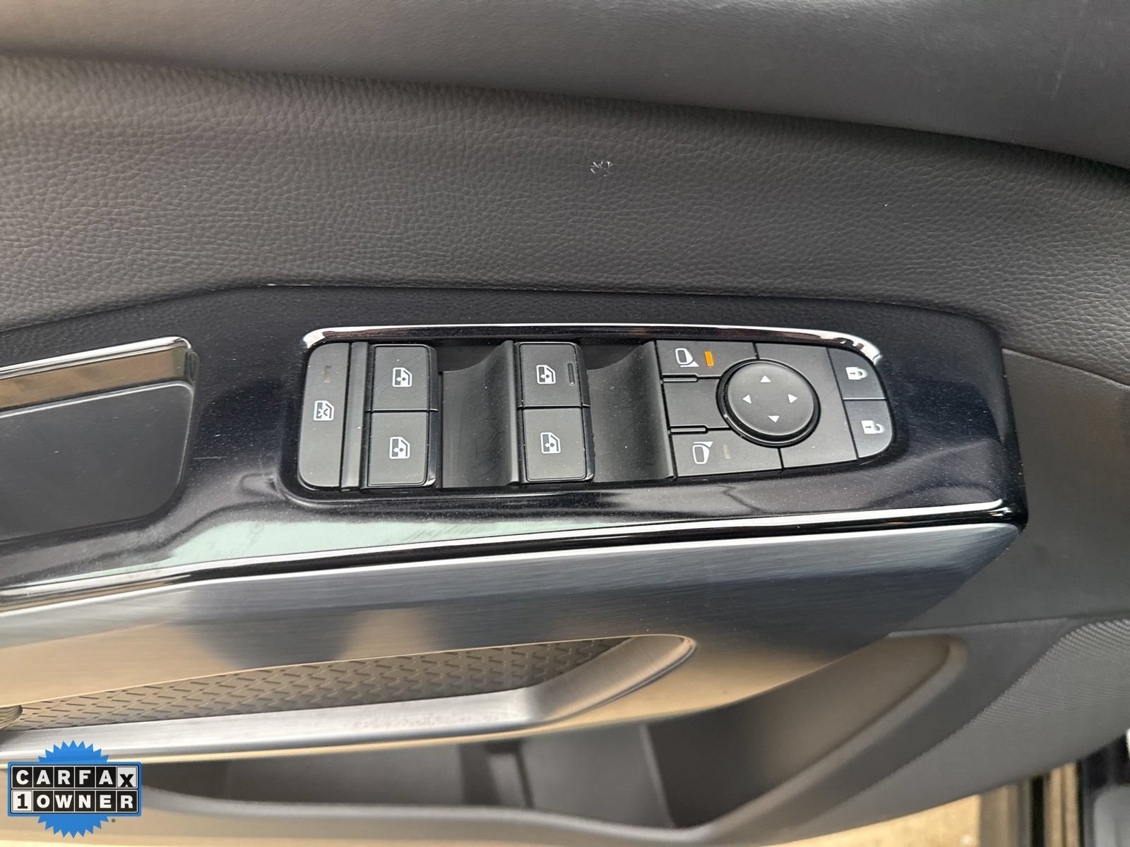 Used 2025 Nissan Pathfinder SL AWD/4WD image 13