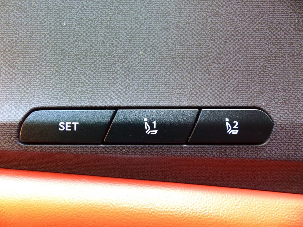 Used 2025 Kia Carnival EX image 22