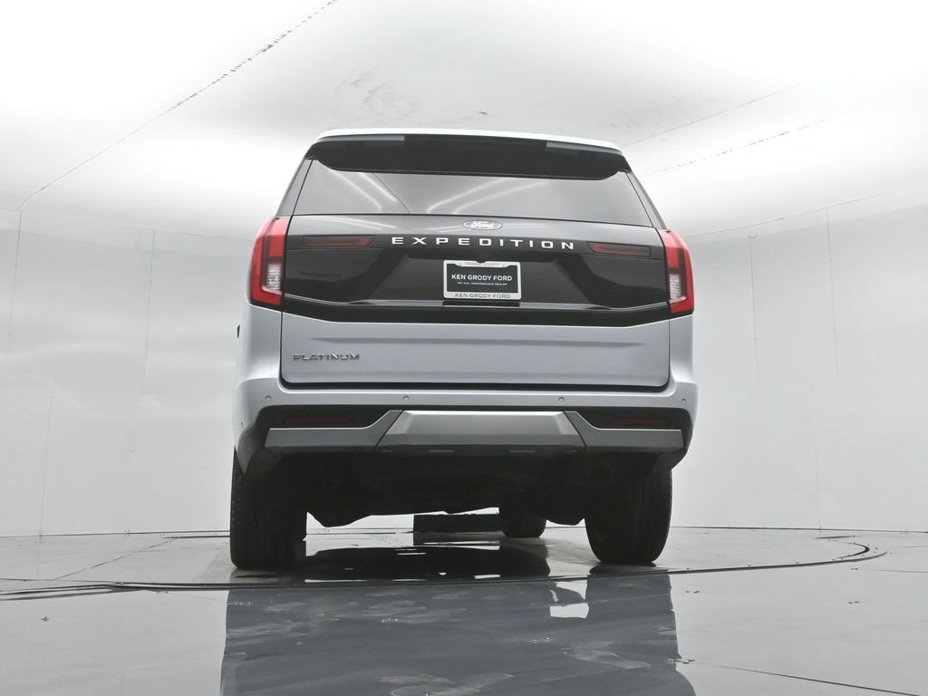 Used 2025 Ford Expedition Platinum w/ Driver's Package AWD/4WD image 57