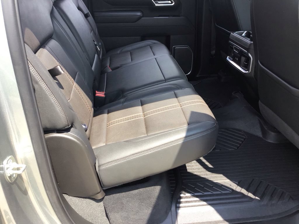 Used 2025 Chevrolet Silverado 2500 High Country w/ Technology Package AWD/4WD image 17